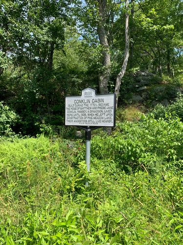 A Labor Day Weekend moderate 10-mi hike from Sloatsburg arou