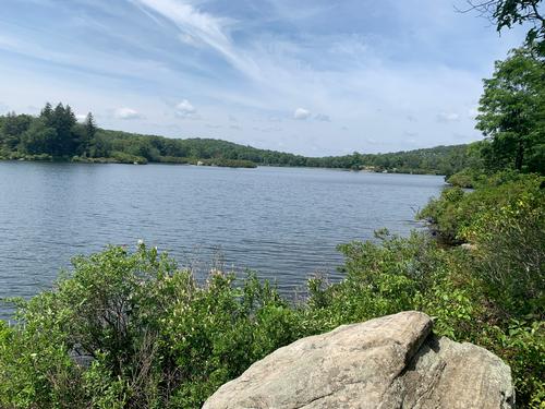 A Labor Day Weekend moderate 10-mi hike from Sloatsburg arou
