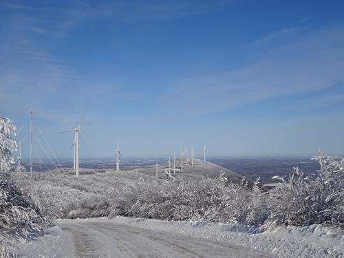 Snowshoe hike up Mars Hill